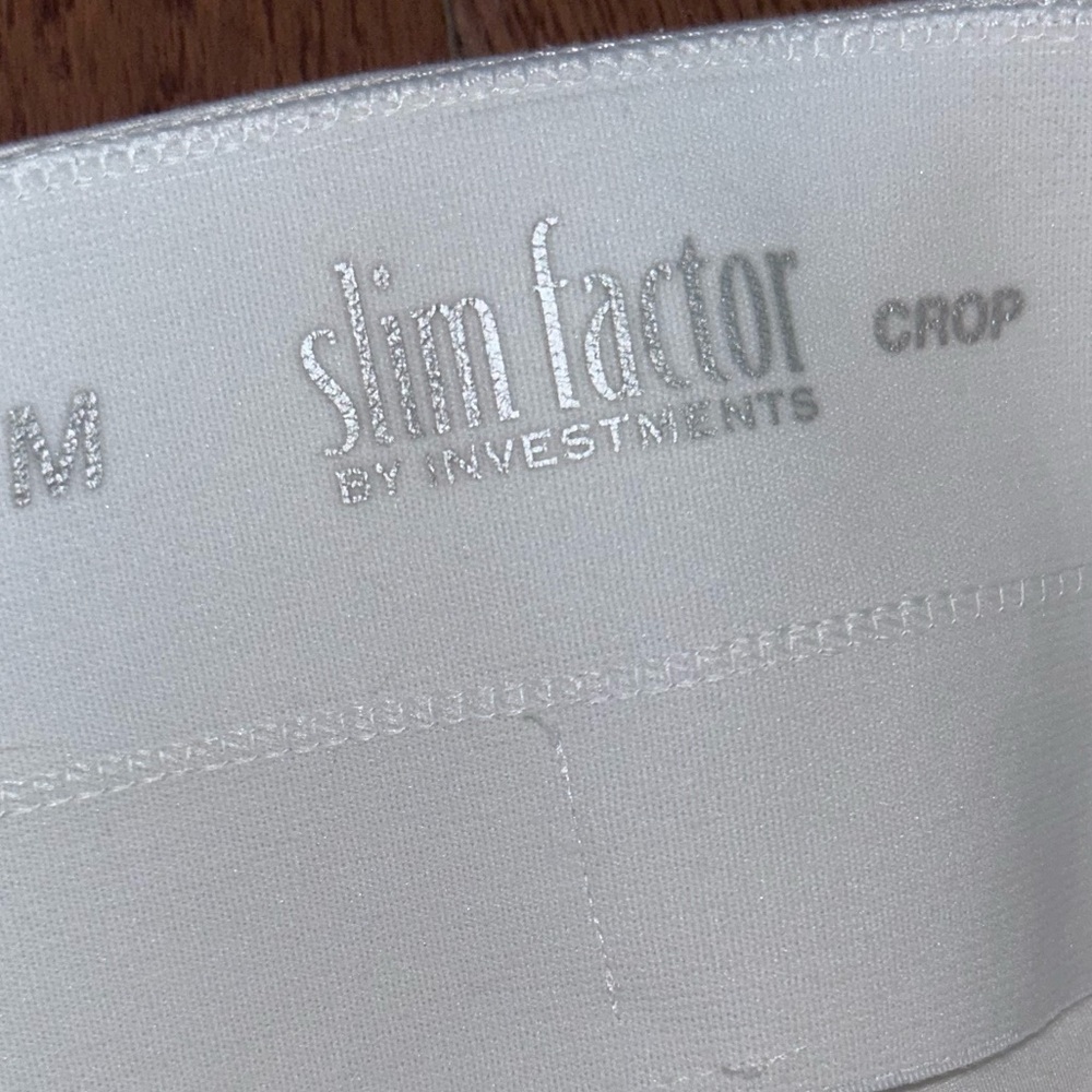 Slim Factor by Investments Stretch Crop Pants Size Medium with Pom Pom Hems - Picture 7 of 7